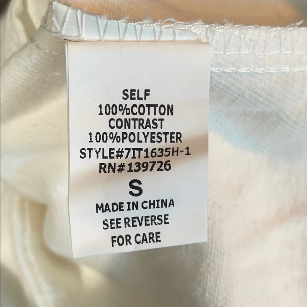 Honey Punch Women’s White Distressed Denim Jacket w/ Green Fur Collar Size Small - Picture 15 of 16